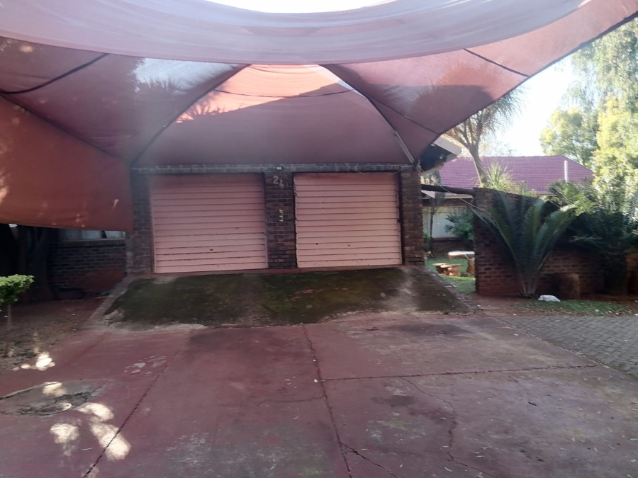 4 Bedroom Property for Sale in Geelhoutpark North West